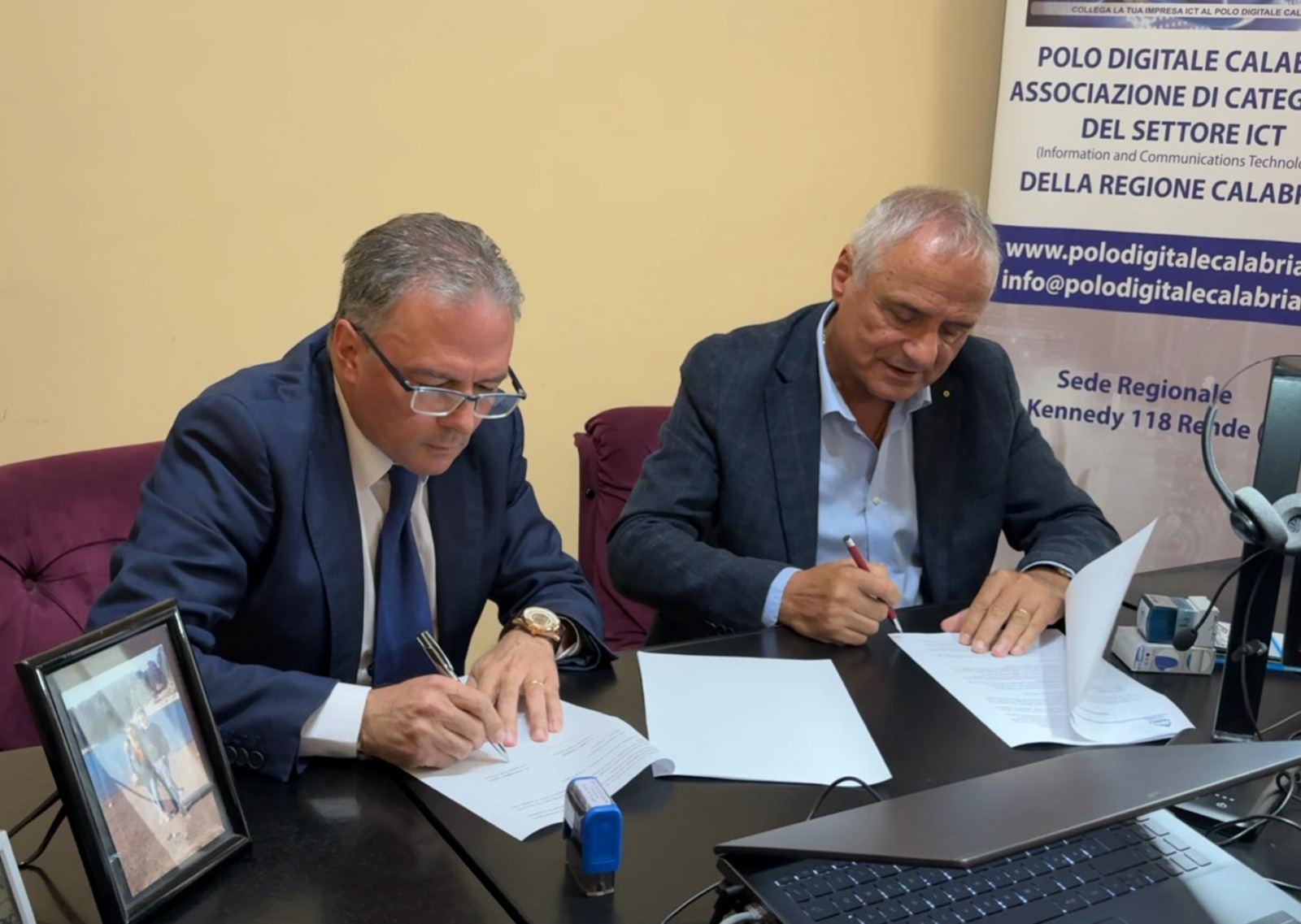 Parte da San Vincenzo La Costa l’Open Day del Polo Digitale Calabria e dell’Unpli Calabria 📅 15 ottobre, ore 18:30 – Biblioteca Pubblica “Pro Loco San Vincenzo La Costa” Un’occasione aperta a tutti per scoprire i corsi ICDL e il percorso di alfabetizzazione digitale che punta a ridurre il divario digitale in Calabria.