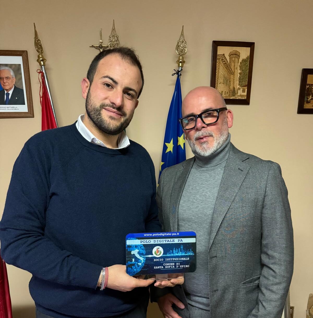 Polo Digitale Calabria / PA: consegna di tesserini e targhe ai Comuni di Longobardi e Santa Sofia d’Epiro. Avvio dei corsi gratuiti per i dipendenti degli enti associati